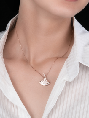  Lab Grown Diamond Pendants: Elevate Your Style with Sustainable Elegance
