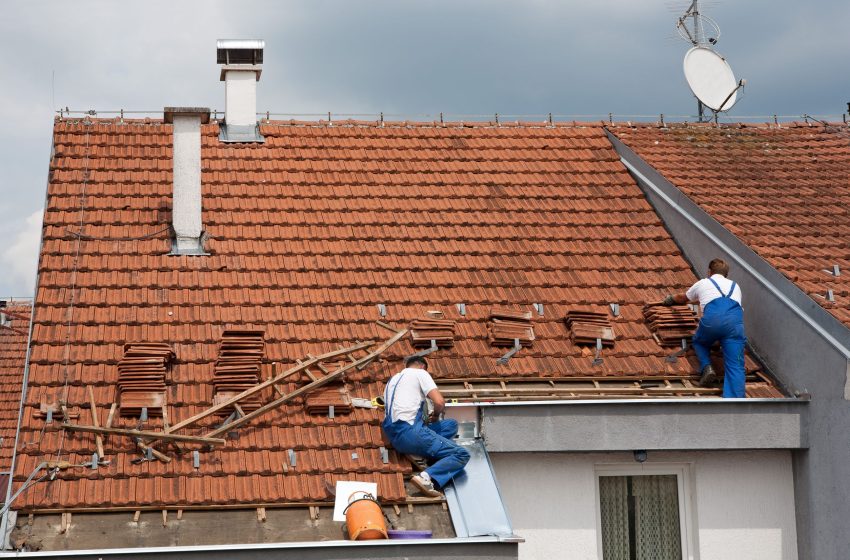  Roofing Materials Demystified: Pros and Cons of Asphalt, Metal, Tile, and More