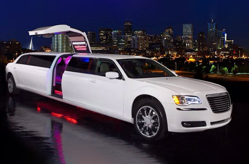  Luxury Travel Experience: Exploring Toronto with Lavish Limo