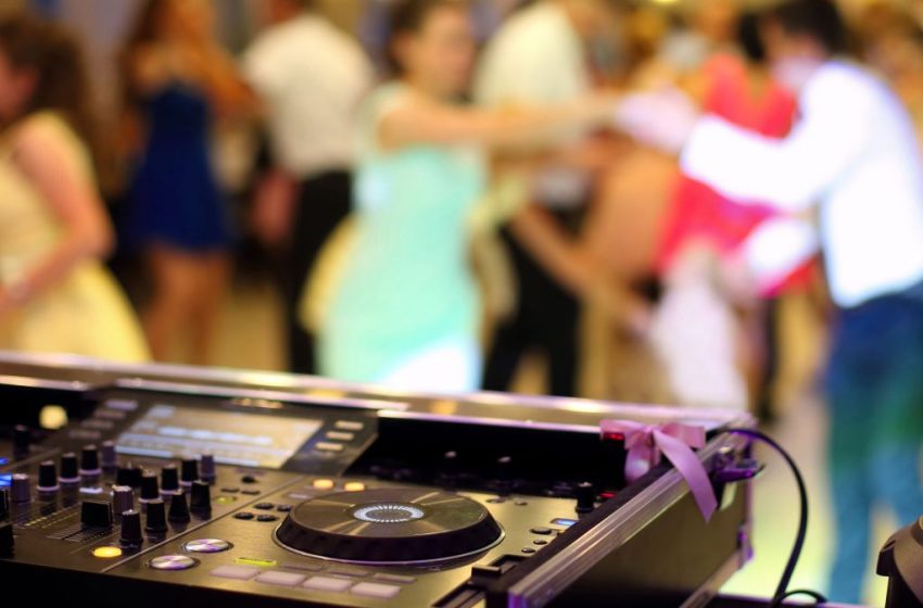  Top Trends in Event Entertainment: DJ Services and Photo Booth Rentals in Dekalb, IL