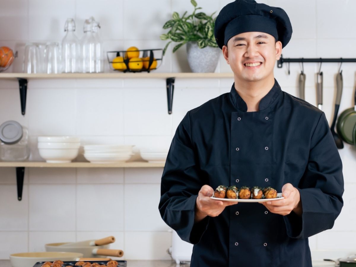 The Ultimate Guide to Stylish Restaurant Uniforms in the UAE