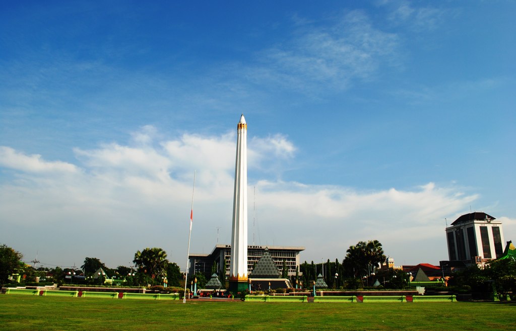 Historical Sites in Surabaya: Benefits of Renting a Car to Visit Historical Landmarks