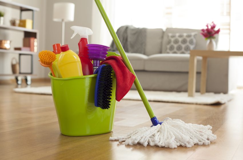  What Are the Must-Have Tools for an Effective Deep House Clean?