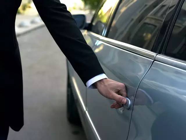 Your Guide to Chauffeur Service: Discovering Melbourne Airport and Its Surroundings