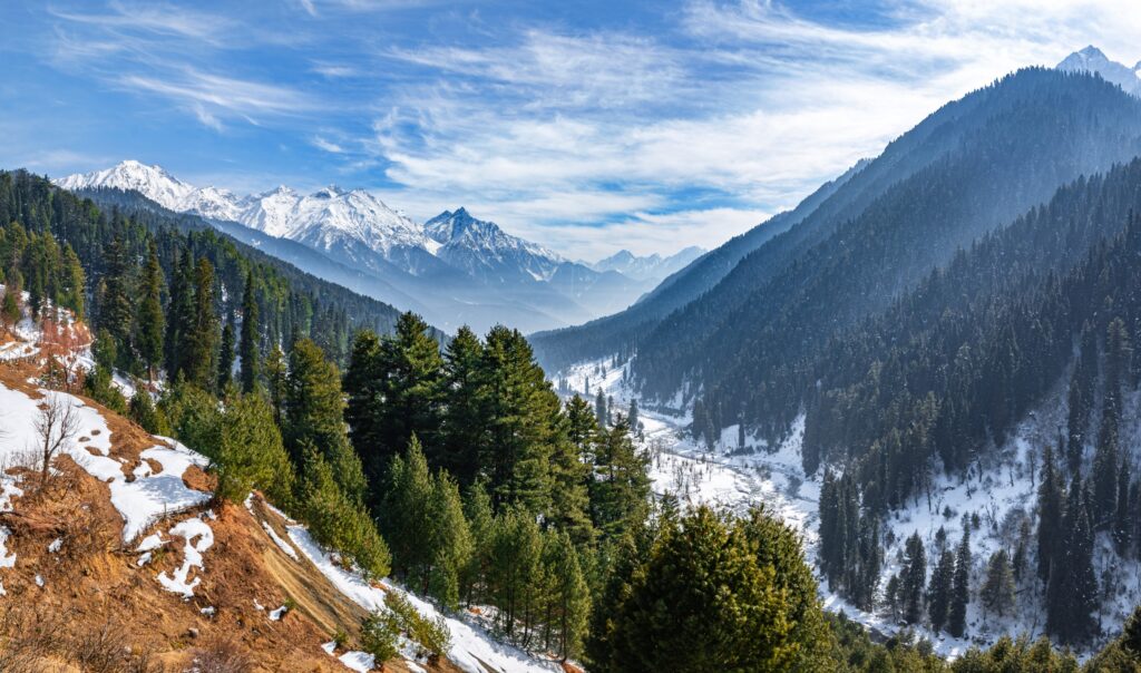 Family-Friendly Places to Visit in Kashmir in Winter: Your Ultimate Guide