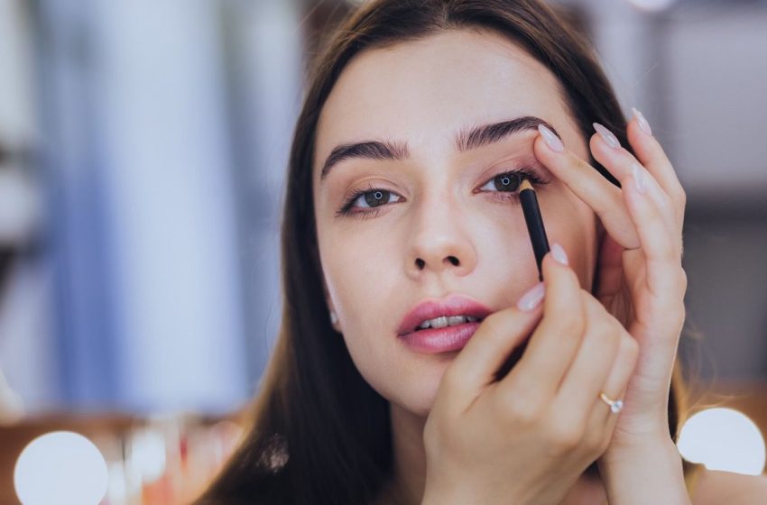  Top 10 Qualities to Look for in a Professional Makeup Artist