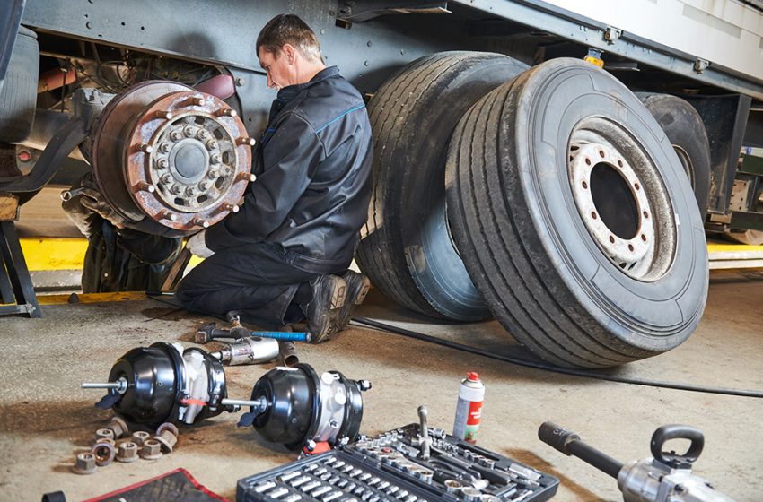  How to Safely Handle a Flat Tyre on the Highway: A Safety-First Guide