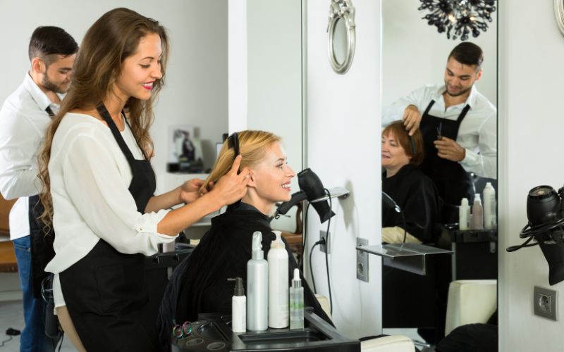  How Mobile Stylists Keep Their Salons Safe and Sanitary