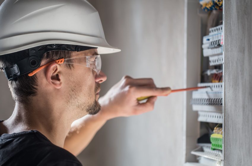  How to Choose the Right Electrician: Tips for Homeowners