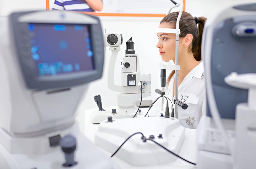  Benefits of a Specular Microscope in Eye Care