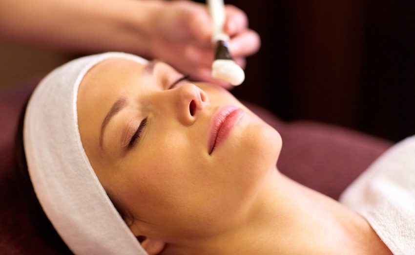  Achieve Radiant Skin with Dubai’s At-Home Facial Experts