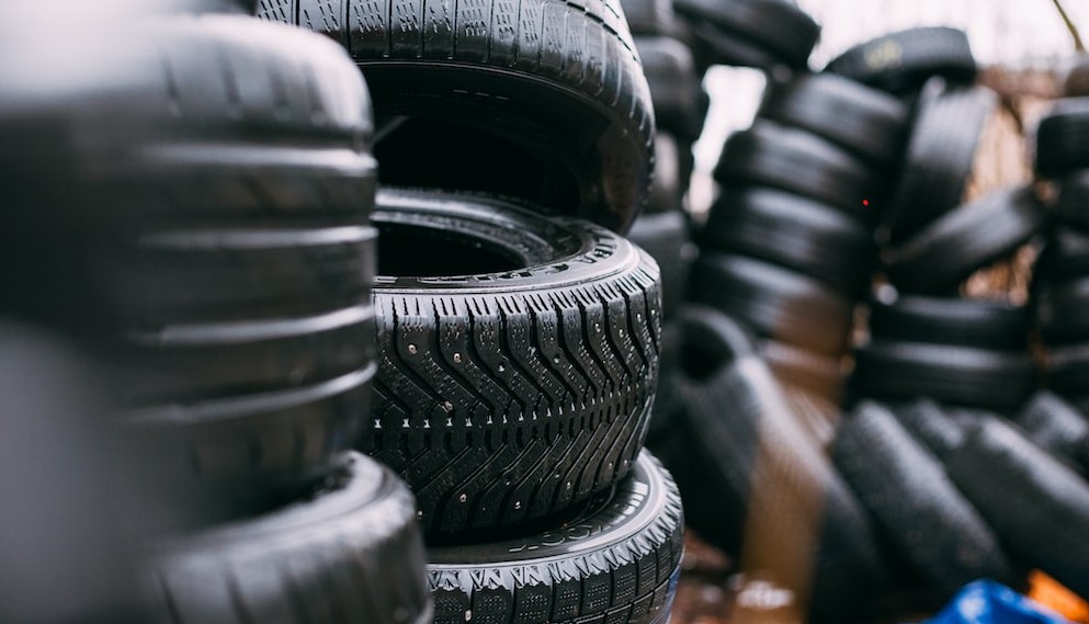 Why Tire Spreaders Are Important for Garage Shops