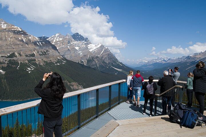  The Magic of Banff and Jasper: Why a Public Tour is the Best Way to Explore