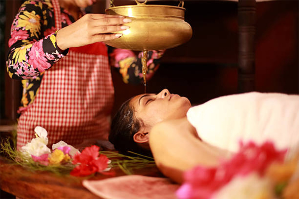  Experience Ultimate Calmness with the Best Shirodhara Treatment