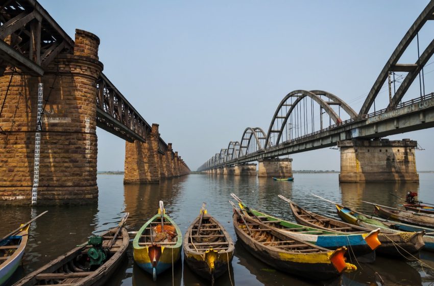  Hyderabad to Rajahmundry Cab